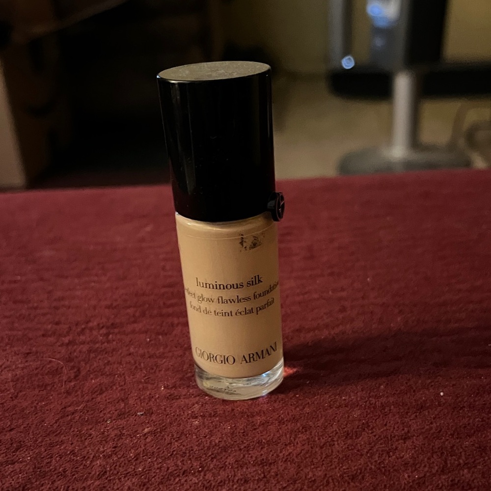 Giorgio Armani Luminous Silk Foundation - 2